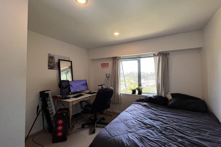 Photo of property in 1/93a Kelburn Parade, Kelburn, Wellington, 6012