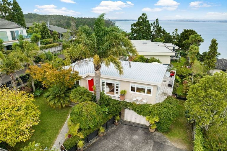 Photo of property in 1/94 Island Bay Road, Beach Haven, Auckland, 0626