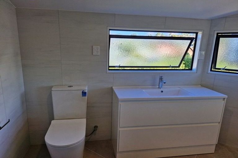 Photo of property in 12 Westergrove Place, West Harbour, Auckland, 0618