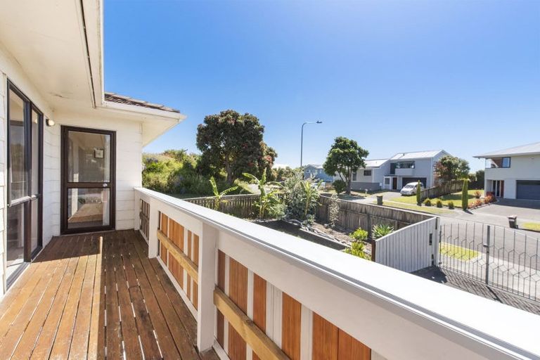 Photo of property in 37 Hicks Crescent, Waikanae Beach, Waikanae, 5036