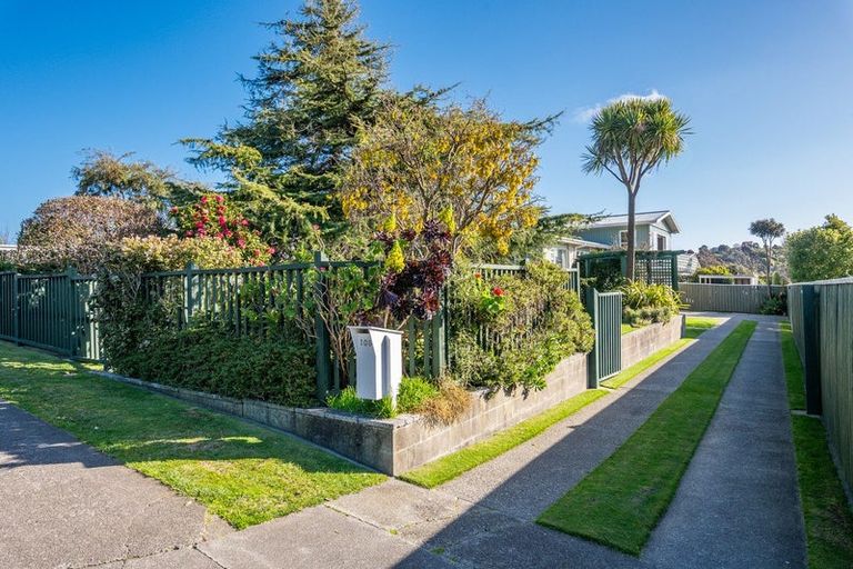 Photo of property in 106 Ruapehu Street, Paraparaumu, 5032