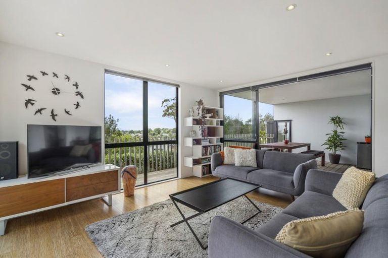 Photo of property in 15b Verran Road, Birkenhead, Auckland, 0626