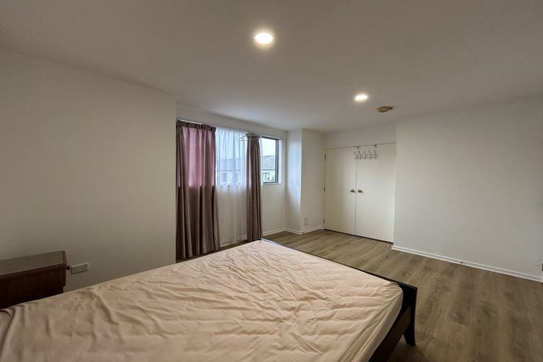 Photo of property in Lakeview Terrace, 24/14 Ambrico Place, New Lynn, Auckland, 0600