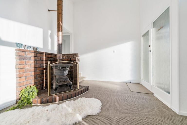 Photo of property in 39 Thornlow Street, Glendene, Auckland, 0602