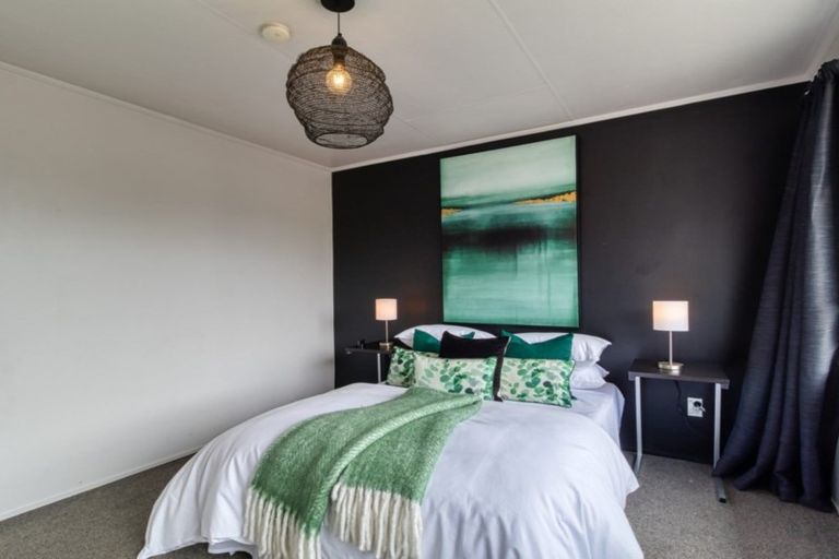 Photo of property in 1 Kaweka Place, Havelock North, 4130