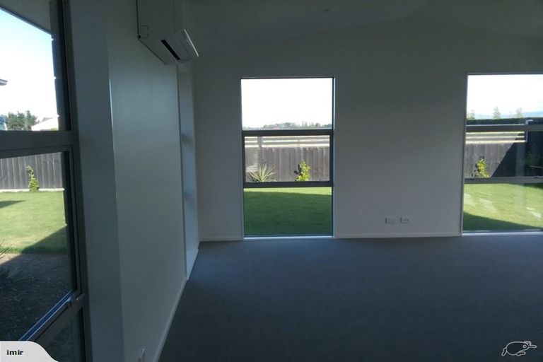 Photo of property in 37 Westpark Boulevard, Rangiora, 7400