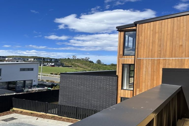 Photo of property in 11 Longshore Drive, Long Bay, Auckland, 0630