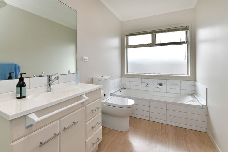 Photo of property in 44a Hatton Road, Orewa, 0931