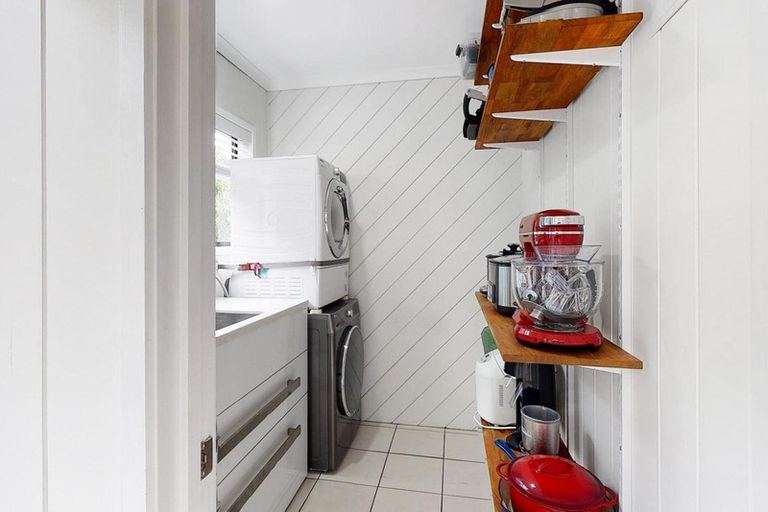 Photo of property in 1/117 Daffodil Street, Titirangi, Auckland, 0604