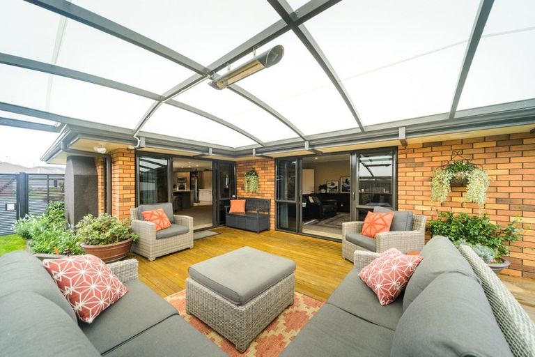 Photo of property in 14 Tennyson Avenue, Kelvin Grove, Palmerston North, 4414