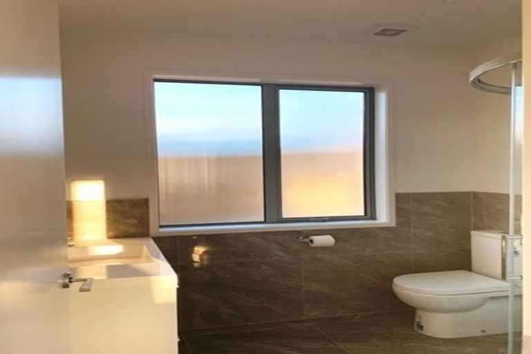 Photo of property in 3 Charles Henry Way, Papakura, 2110