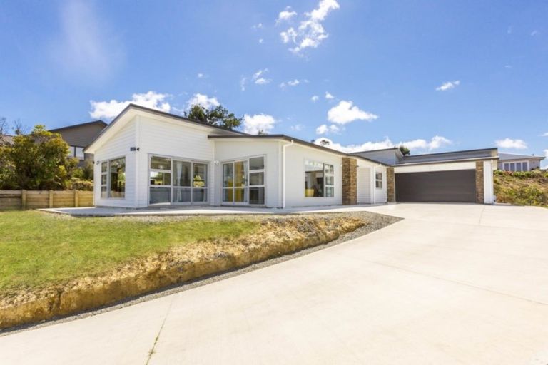 Photo of property in 25b Mount Marua Way, Timberlea, Upper Hutt, 5018