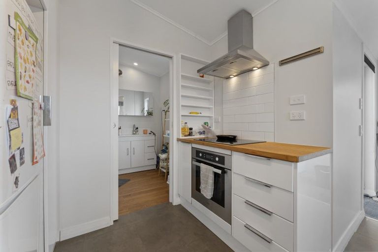 Photo of property in 7 Atkinson Street, Woodville, 4920