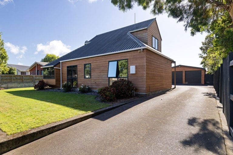 Photo of property in 16 Gladys Place, Kelvin Grove, Palmerston North, 4414