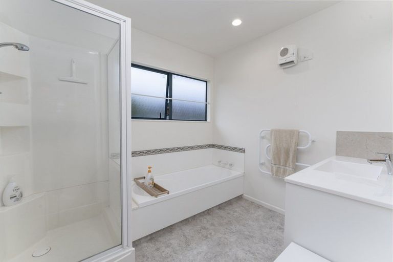 Photo of property in 8 Leigh Place, Paraparaumu Beach, Paraparaumu, 5032