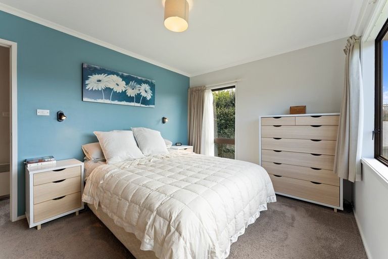 Photo of property in 6 Winstone Place, Highlands Park, New Plymouth, 4312