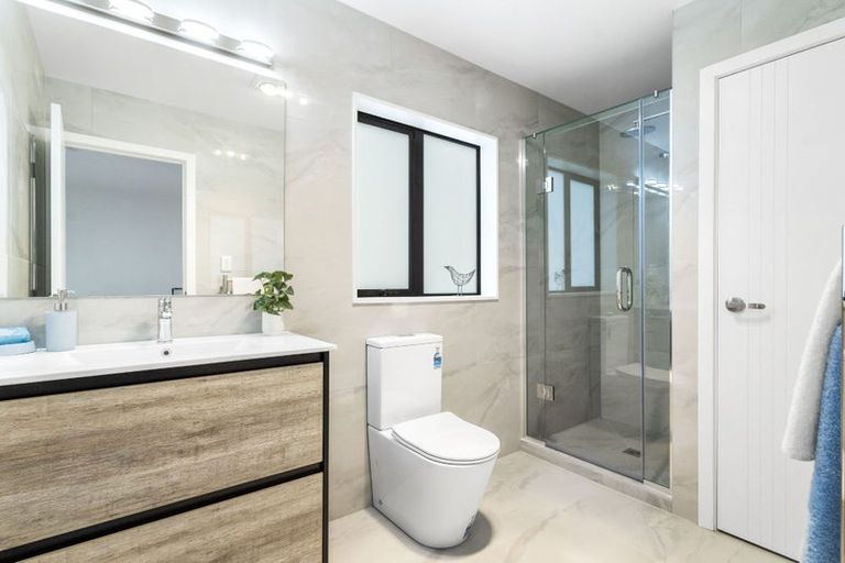 Photo of property in 7c Gladfield Lane, Te Atatu Peninsula, Auckland, 0610