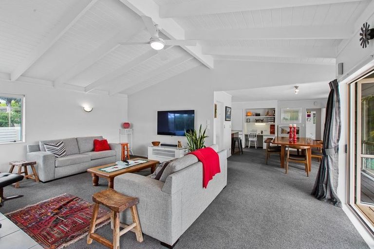 Photo of property in 24 Settlers Grove, Orewa, 0931