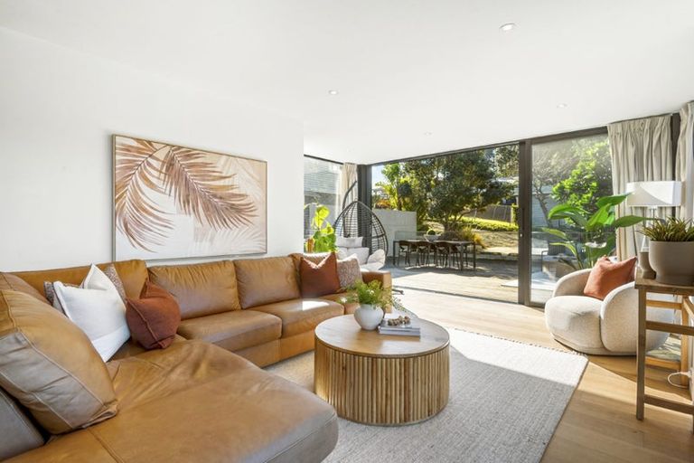 Photo of property in 2/42 Island Road, Beach Haven, Auckland, 0626