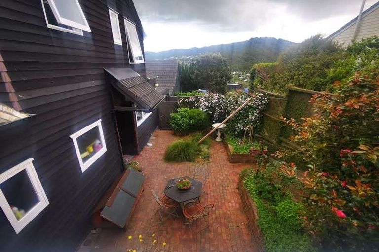 Photo of property in 16 Indira Place, Khandallah, Wellington, 6035