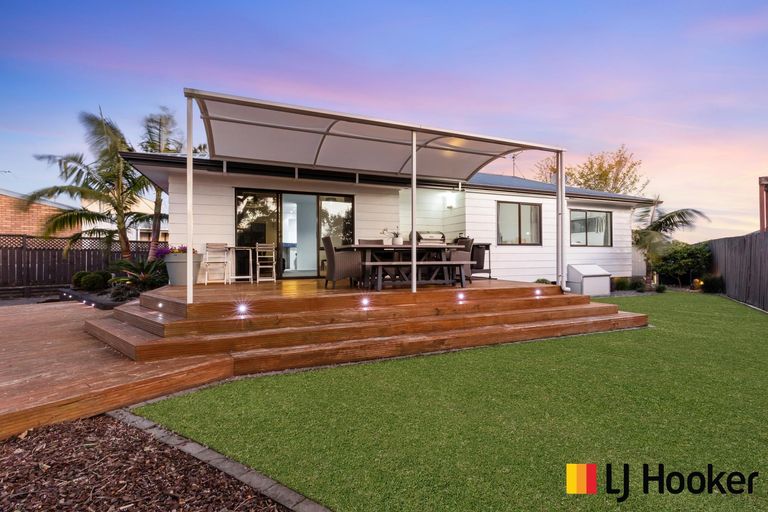 Photo of property in 18 Hadley Wood Drive, Wattle Downs, Auckland, 2103