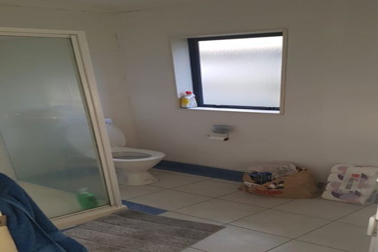 Photo of property in 3 Boderg Way, East Tamaki, Auckland, 2016