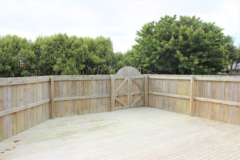 Photo of property in 16 Attlee Crescent, Bryndwr, Christchurch, 8053