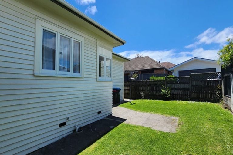 Photo of property in 49 Tawa Road, One Tree Hill, Auckland, 1061