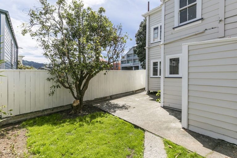 Photo of property in 60 Roxburgh Street, Mount Victoria, Wellington, 6011