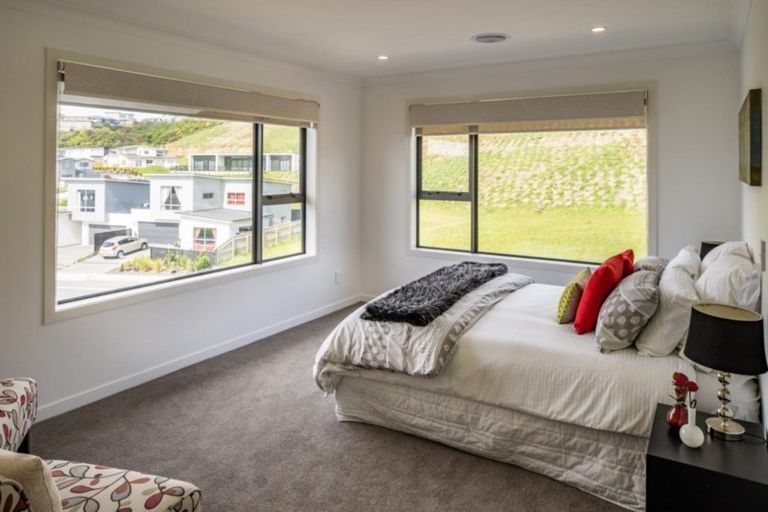 Photo of property in 22 Waitaria Terrace, Aotea, Porirua, 5024