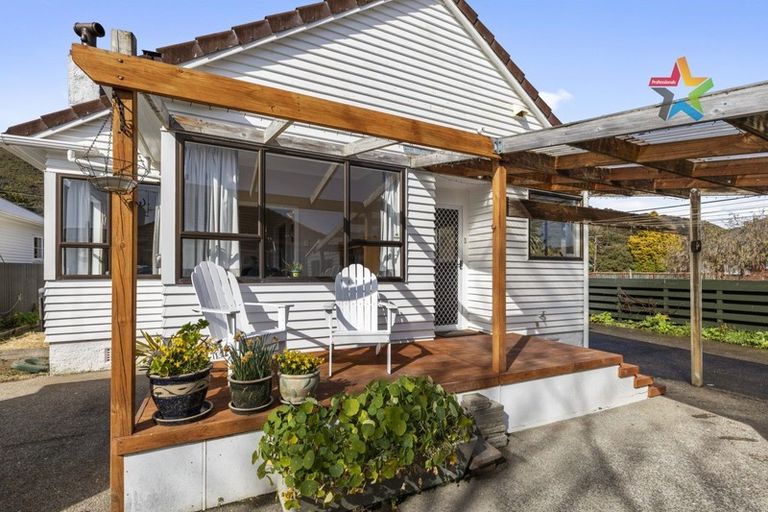 Photo of property in 2 Frickleton Grove, Waterloo, Lower Hutt, 5011