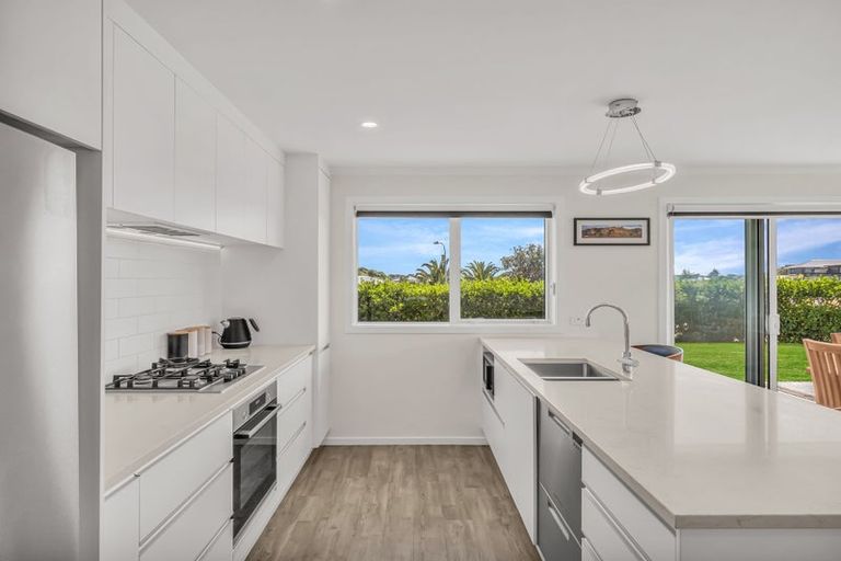 Photo of property in 33 Golf Vue Place, Castlecliff, Whanganui, 4501