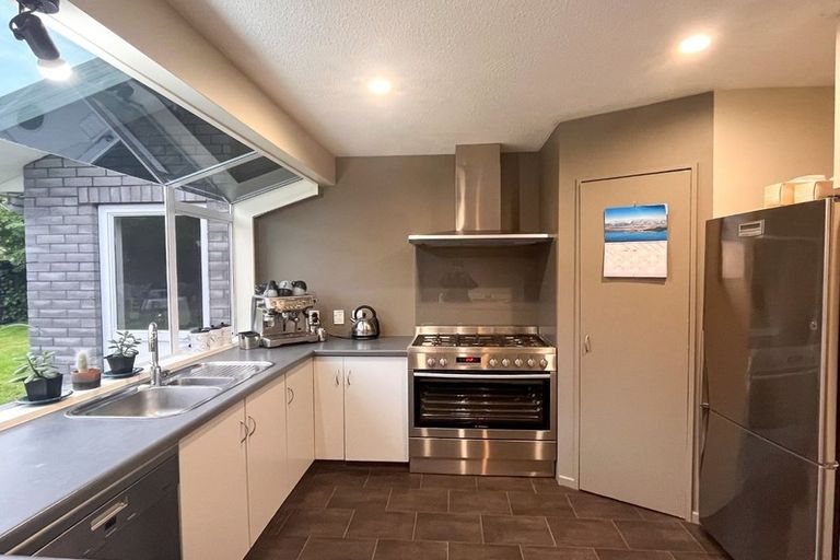 Photo of property in 142 Royal Park Drive, Parklands, Christchurch, 8083