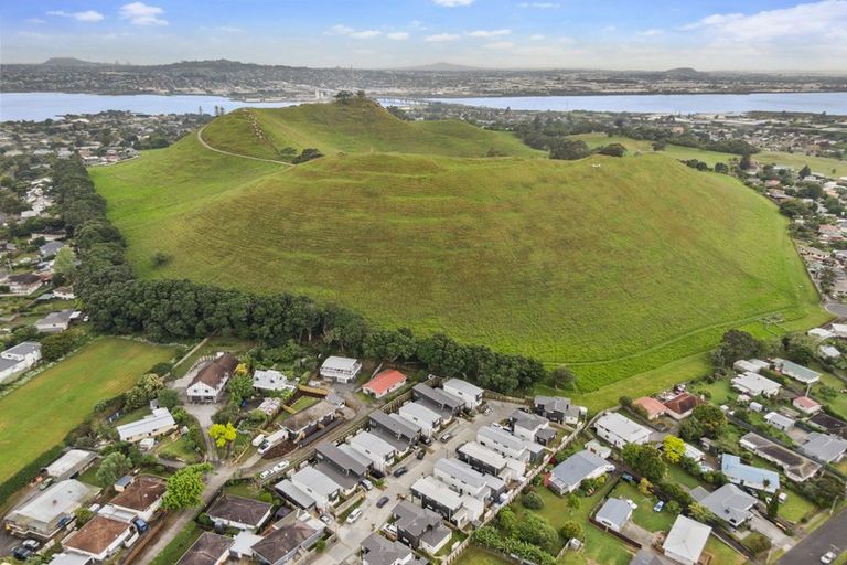 Photo of property in 2/151b Wallace Road, Mangere Bridge, Auckland, 2022