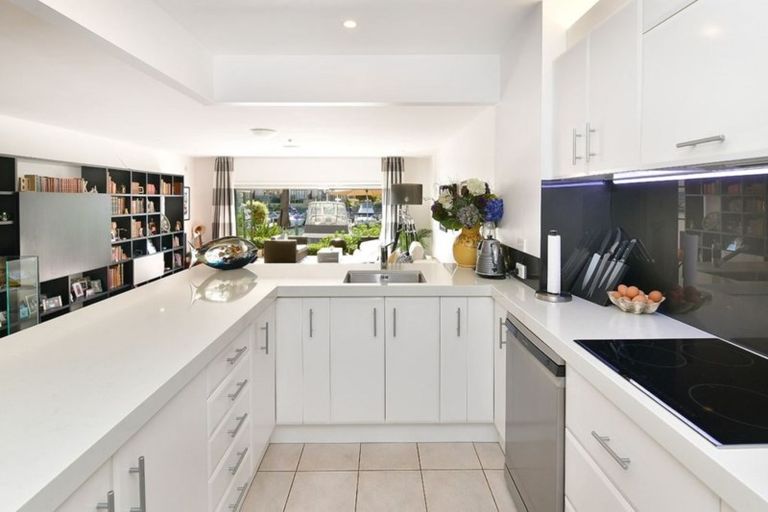 Photo of property in 128 Harbour Village Drive, Gulf Harbour, Whangaparaoa, 0930