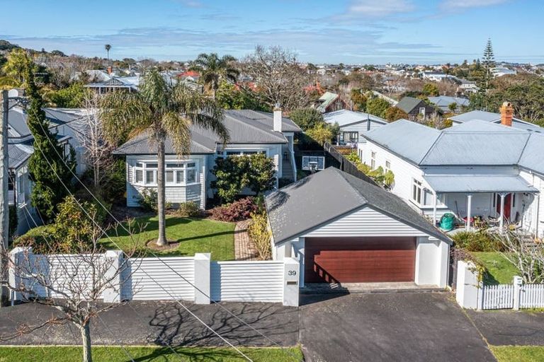 Photo of property in 39 Abbotsford Terrace, Devonport, Auckland, 0624
