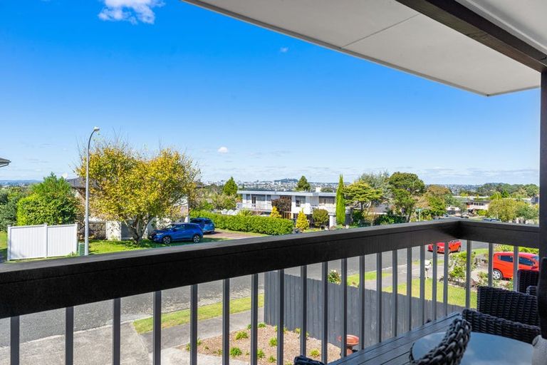 Photo of property in 20 Chatswood Grove, Chatswood, Auckland, 0626
