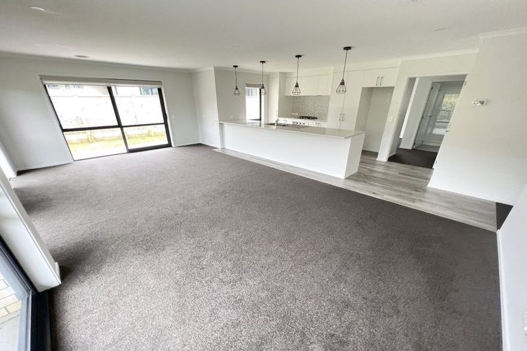 Photo of property in 4 Mooring Close, Whitby, Porirua, 5024