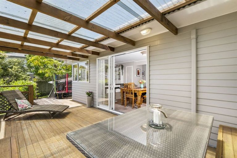 Photo of property in 2 Phillip Parade, Forrest Hill, Auckland, 0620