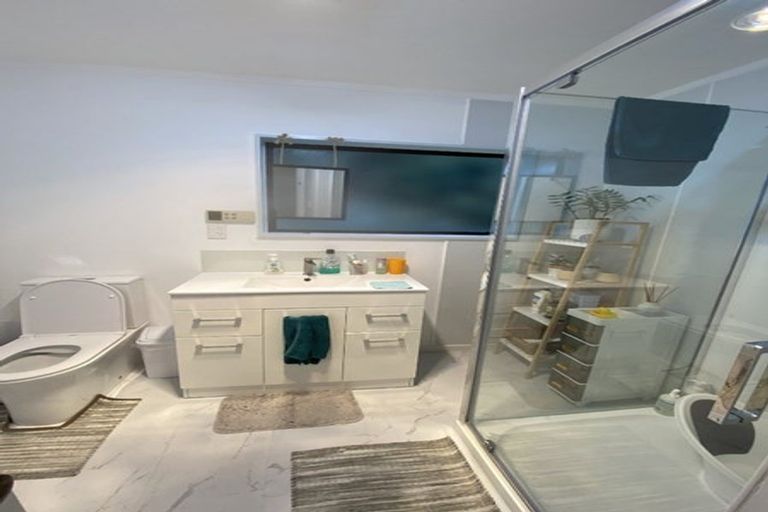 Photo of property in 33 Omapere Street, Whitby, Porirua, 5024