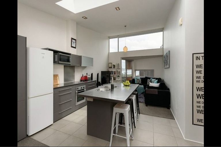 Photo of property in 8/2 Onslow Road, Khandallah, Wellington, 6035