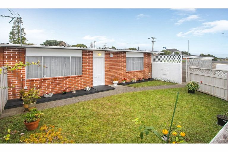 Photo of property in 1/83 Birkdale Road, Birkdale, Auckland, 0626
