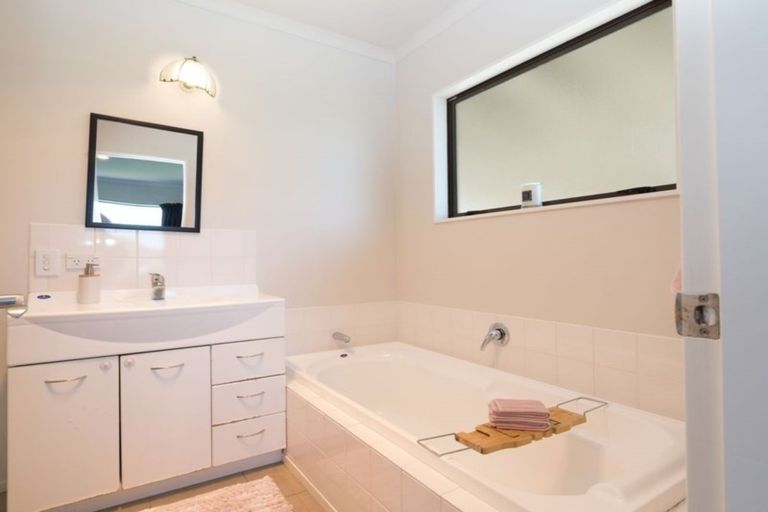 Photo of property in 59a Whanga Crescent, Titahi Bay, Porirua, 5022