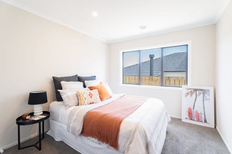 Photo of property in 62 Farnworth Terrace, Glenside, Wellington, 6037