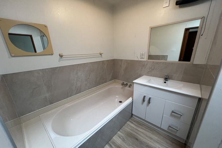 Photo of property in 1/262 Riccarton Road, Upper Riccarton, Christchurch, 8041