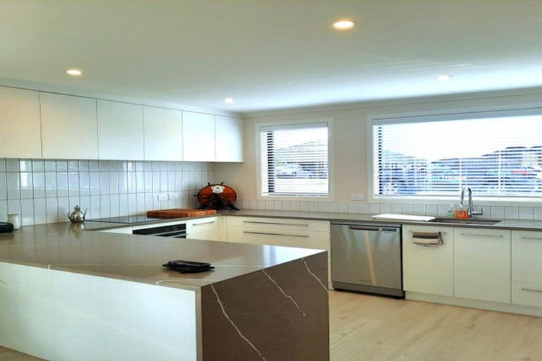 Photo of property in 5 Omahuru Road, Glenbrook, 2681