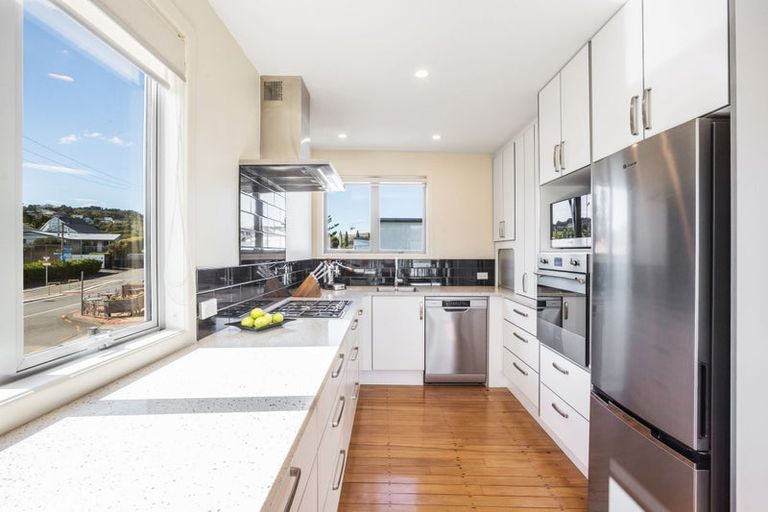 Photo of property in 5 Beach Road, Plimmerton, Porirua, 5026