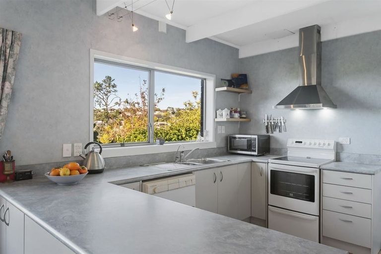 Photo of property in 2/178 Stapleford Crescent, Browns Bay, Auckland, 0630