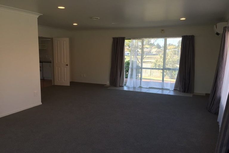 Photo of property in 12 Keywella Drive, Conifer Grove, Takanini, 2112