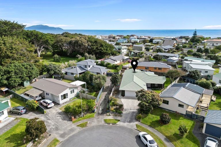 Photo of property in 7 Caughley Place, Otaki Beach, Otaki, 5512